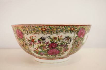 China late 19th century. Dish decorated with...