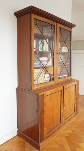Petite bibliothèque en acajou et placage...