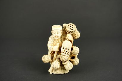 OKIMONO. Ivoire. Japon, fin de lère Meiji.
Colporteur...