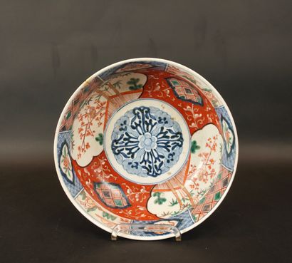 China circa 1880. Two multi-lobed dishes....