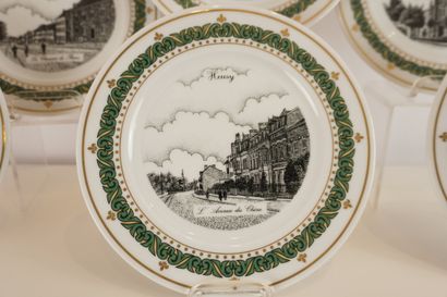 Porcelain plates D 21 cm. Gold highlights....