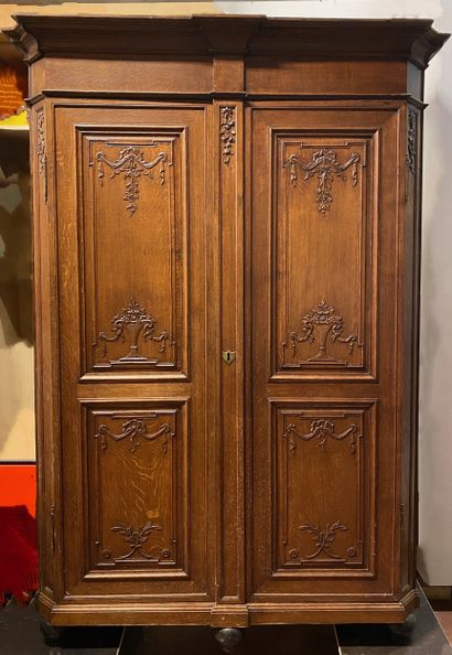 Liège XVIIIe. Belle petite armoire d'époque...