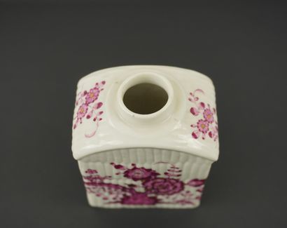 Meissen. Pot à tabac en porcelaine ou boîte...