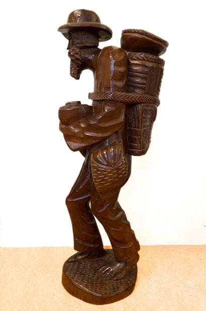 Grande Sulpture en bois, probabement teck...