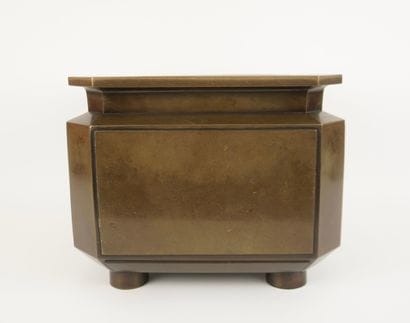 Square pot cover in bronze or brass. Square...