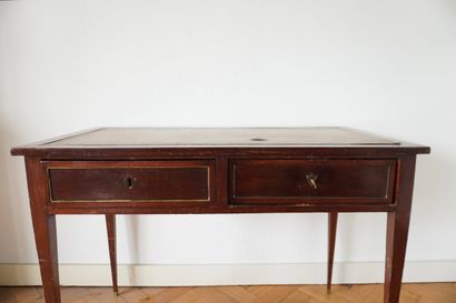 Petit bureau ou table console en acajou datant...