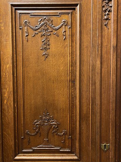 Liège XVIIIe. Belle petite armoire d'époque...
