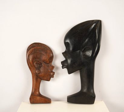 Arts premiers. Deux sculptures représentant...