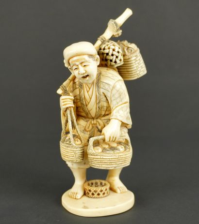 OKIMONO. Ivoire. Japon, fin de l'ère Meiji.
Okimono,...