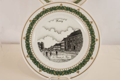 Porcelain plates D 21 cm. Gold highlights....
