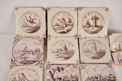 Delft. XVIIe et XVIIIe. Ensemble de 12 pavés,...