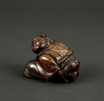 NETSUKE. Bois précieux. Japon, 1900. 
Personnage...