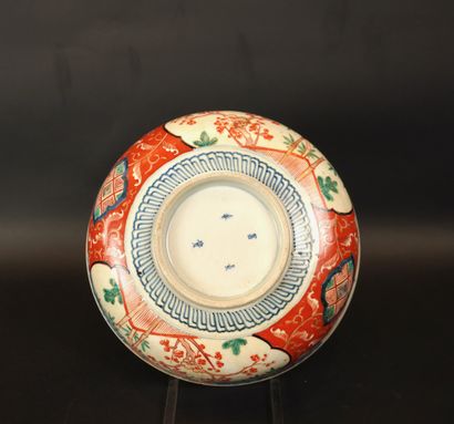 China circa 1880. Two multi-lobed dishes....