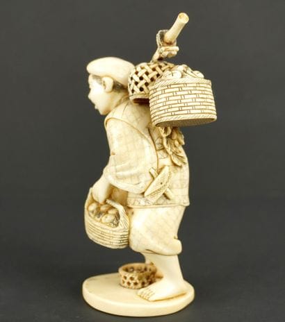 OKIMONO. Ivoire. Japon, fin de l'ère Meiji.
Okimono,...