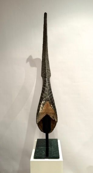 Sculpture soclée sur un pied en marbre. Forme...