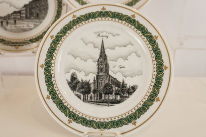 Porcelain plates D 21 cm. Gold highlights....