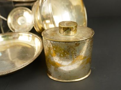 Silver-plated metal.
Meeting of various silver-plated...