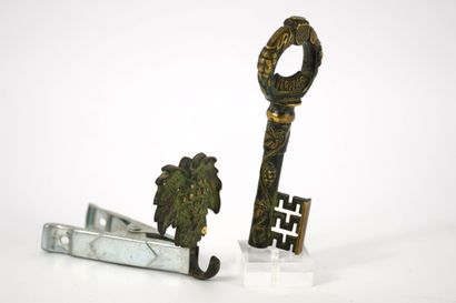 Bronze corkscrew and hook. H 15cm