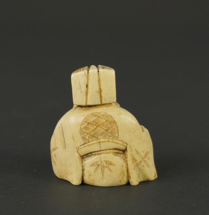 NETSUKE. Ivoire. Japon. 1900
Personnage barbu...