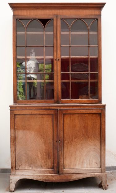 England.19th century. Mahogany display case.
Discoloration,...