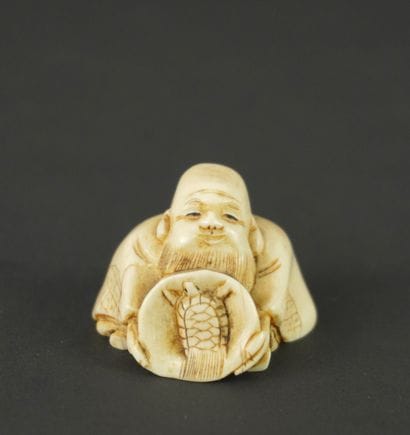 NETSUKE. Ivoire. Japon, 1900
Ce personnage...