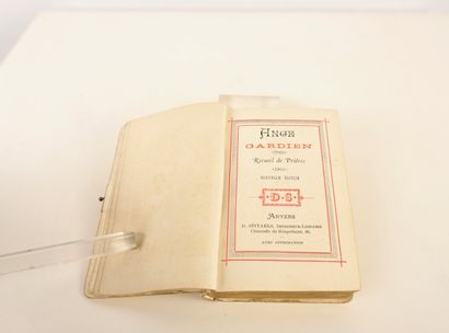Box containing a prayer book and coin purse....