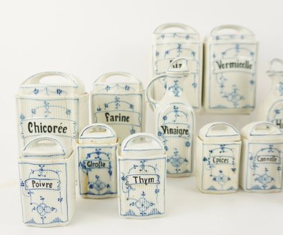 Ensemble de pots à épices et de bocaux de...
