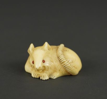 NETSUKE. Ivoire. Japon, 1900
Rat au yeux...