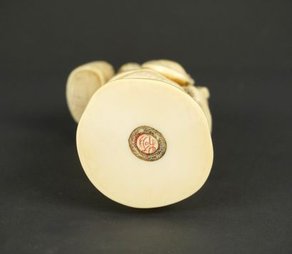 OKIMONO. Ivoire. Japon, fin de l'ère Meiji.
Okimono,...
