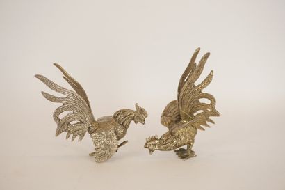 Silver-plated metal. Two roosters.