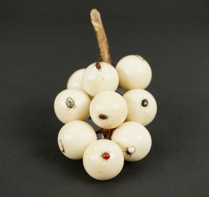 Japon période Meiji. Grappe de raisin en...