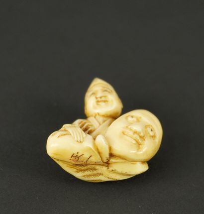 NETSUKE. Ivoire. Japon, 1900
 Ce personnage...