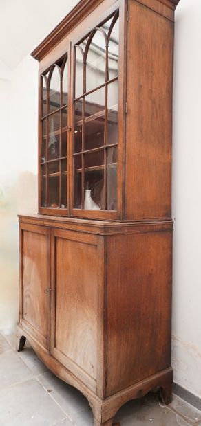 England.19th century. Mahogany display case.
Discoloration,...