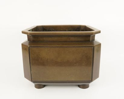 Square pot cover in bronze or brass. Square...