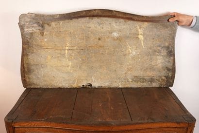 Commode 18e en chêne avec dessus en marbre....