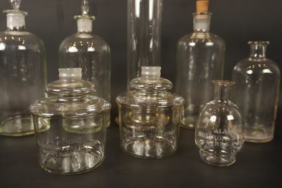 Ensemble de flacons de laboratoire en verre...
