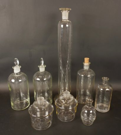 Ensemble de flacons de laboratoire en verre...