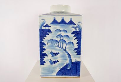 Chine. Importante boîte à thé en bleu blanc...