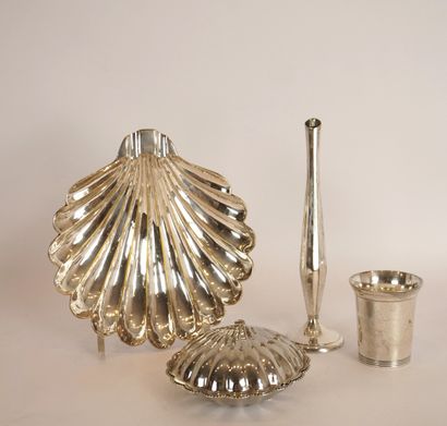 Silver-plated metal. Set of 4 objects: Timbale,...