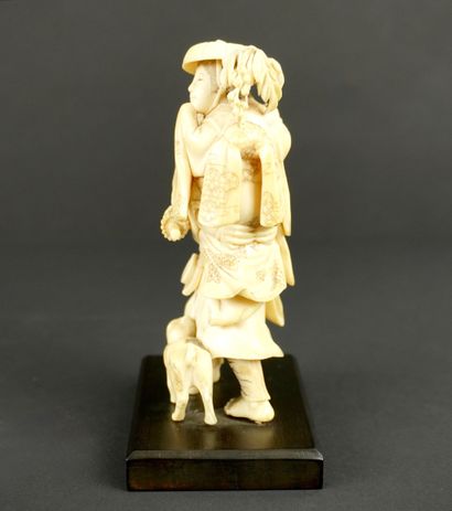 OKIMONO. Ivoire. Japon, période Meiji.
Okimono...