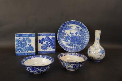 China Blue White. 2 bowls D 14cm (chip-crack)...