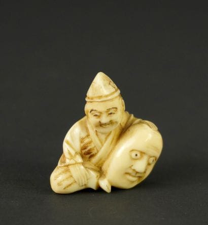 NETSUKE. Ivoire. Japon, 1900
 Ce personnage...