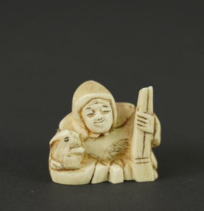 NETSUKE. Ivoire. Japon 1900.
Ce personnage...