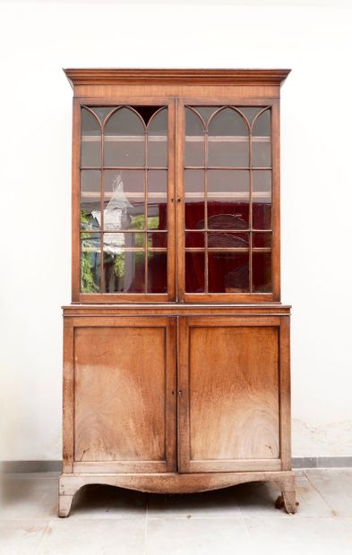 England.19th century. Mahogany display case.
Discoloration,...