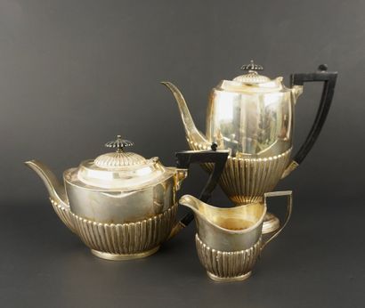 Angleterre.
Service à café en métal arge...