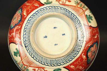 China circa 1880. Two multi-lobed dishes....