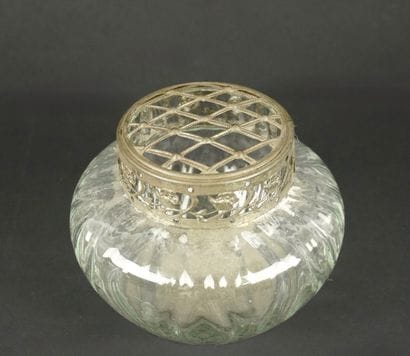 PIQUE FLEURS 11. Verre.
Provenance, collection...