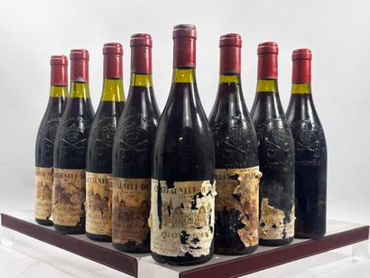 8 Bouteilles CHÂTEAUNEUF DU PAPE 1985 - Château...