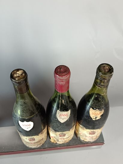 3 Bouteilles CLOS DE VOUGEOT Grand cru 1966...