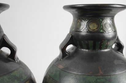 Odetta Quimper HB, Circa 1930. Paire de vases...
